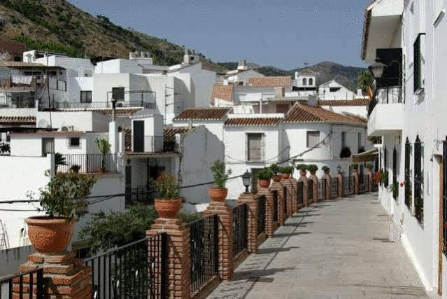 Hostal El Escudo De Mijas Hotel Exterior photo